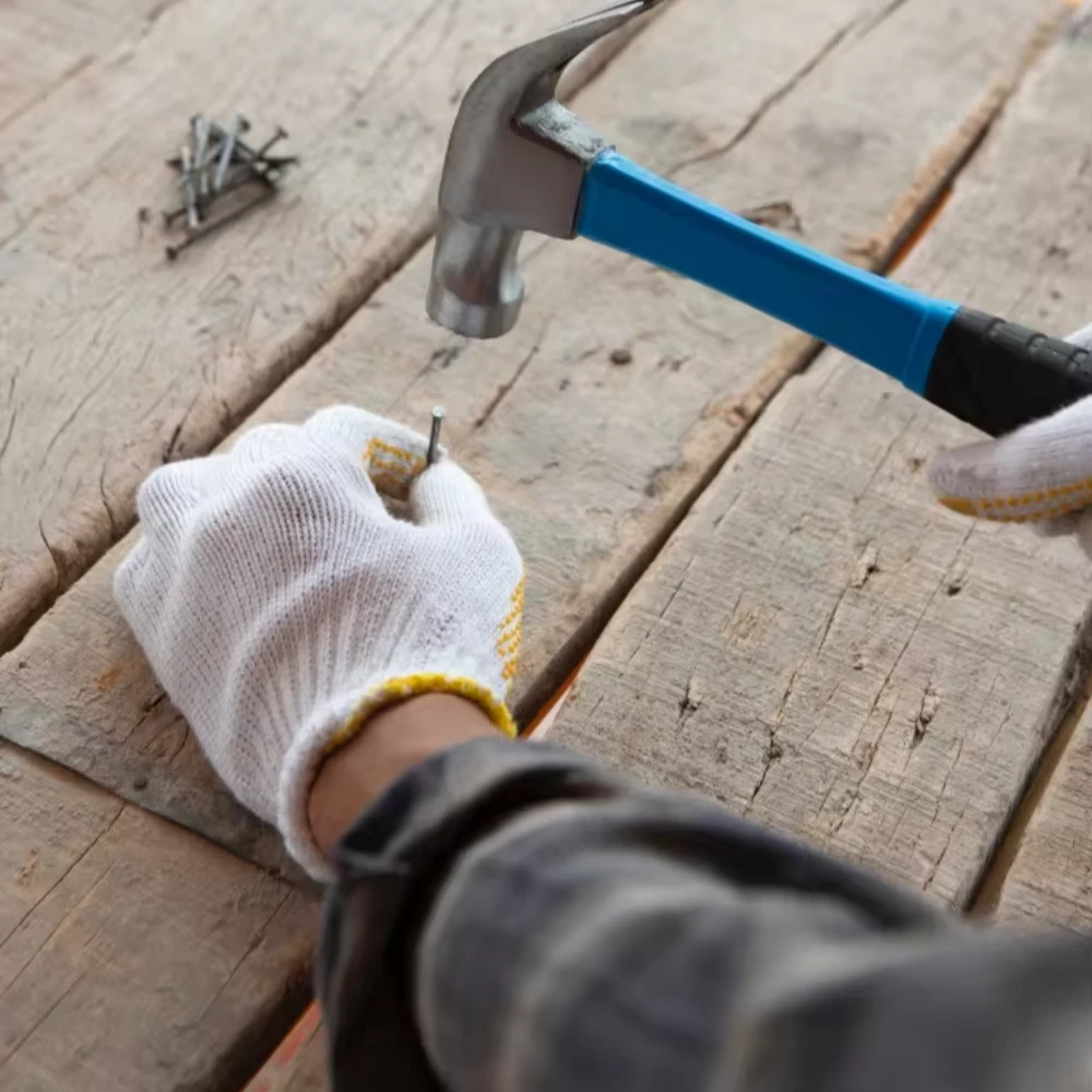 extend an arm barbed wire