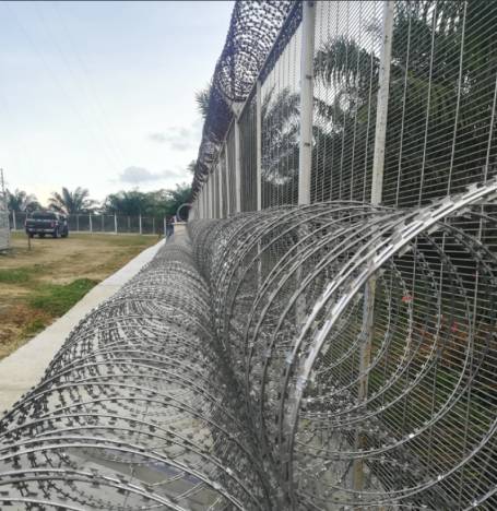 barbless wire fencing